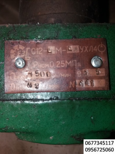 Насосы пластинчатые для смазки С12 4М 2; С12 4М 3,2;  С12 4М 6,3; С12 4М 10 и С12 5М 2; С12 5М 3,2; С12 5М 6,3; С12 5М 10 однократного действия, нерегулируемые применяются для подачи под давлением минерального масла в смазочные системы металлорежущих станков и других машин.
    Насосы С12-4М выполнены с реверсируемым направлением вращения вала и постоянным направлением потока масла.
   Насосы С12-5М имеют постоянное направление вращения - правое (по направлению вращения часовой стрелки, если смотреть со стороны привода). 
